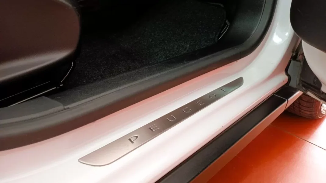 Peugeot 2008 2015 - 11490 EUR, 92490 km - AUTO.MOTO.pt - 92490km - foto 52 de 72