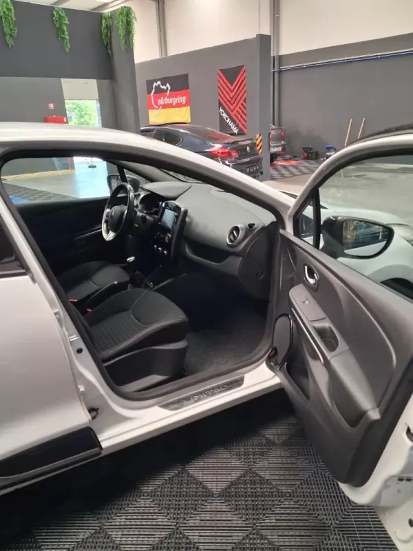 Renault Clio 2016 - 8990 EUR, 105872 km - AUTO.MOTO.pt - 105872km - foto 10 de 15