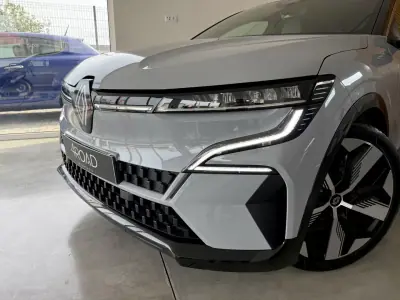 Renault Mégane E-Tech 2022 - 24999 EUR, 27000 km - AUTO.MOTO.pt - 27000km - foto 8 de 116