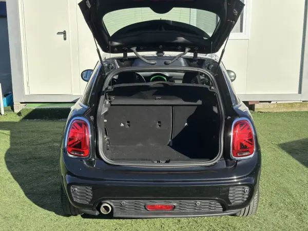 MINI 5 Portas 2019 - 15790 EUR, 179000 km - AUTO.MOTO.pt - 179000km - foto 9 de 39