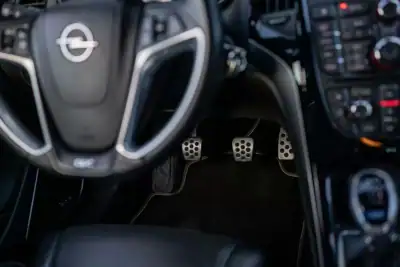 Opel Astra GTC 2013 - 23500 EUR, 109000 km - AUTO.MOTO.pt - 109000km - foto 42 de 47