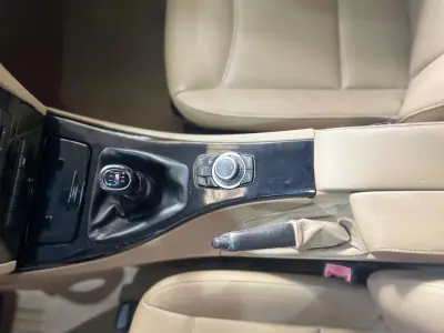 BMW 318 2010 - 10999 EUR, 181000 km - AUTO.MOTO.pt - 181000km - foto 42 de 46