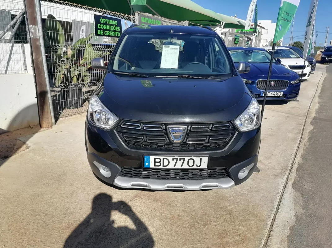 Dacia Lodgy 2022 - 24800 EUR, 24580 km - AUTO.MOTO.pt - 24580km - foto 4 de 15