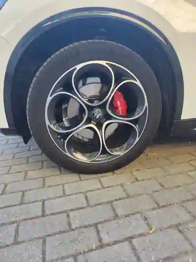 Alfa Romeo Stelvio 2023 - 60000 EUR, 34438 km - 34438km - foto 2 de 12