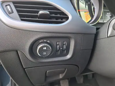 Opel Astra 2017 - 13000 EUR, 99950 km - AUTO.MOTO.pt - 99950km - foto 21 de 29