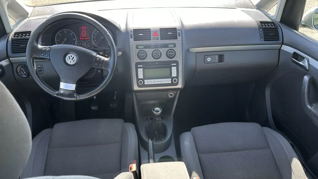 Volkswagen Touran 2007 - 6900 EUR, 315000 km - 315000km - foto 17 de 27