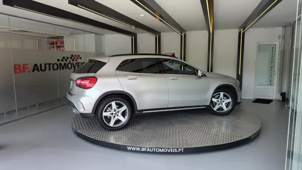 Mercedes-Benz GLA 180 2018 - 24900 EUR, 41570 km - 41570km - foto 7 de 52