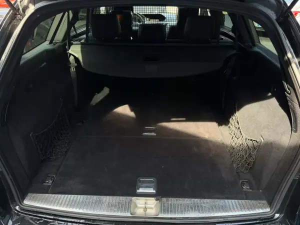 Mercedes-Benz E 250 2010 - 13900 EUR, 278000 km - AUTO.MOTO.pt - 278000km - foto 11 de 15