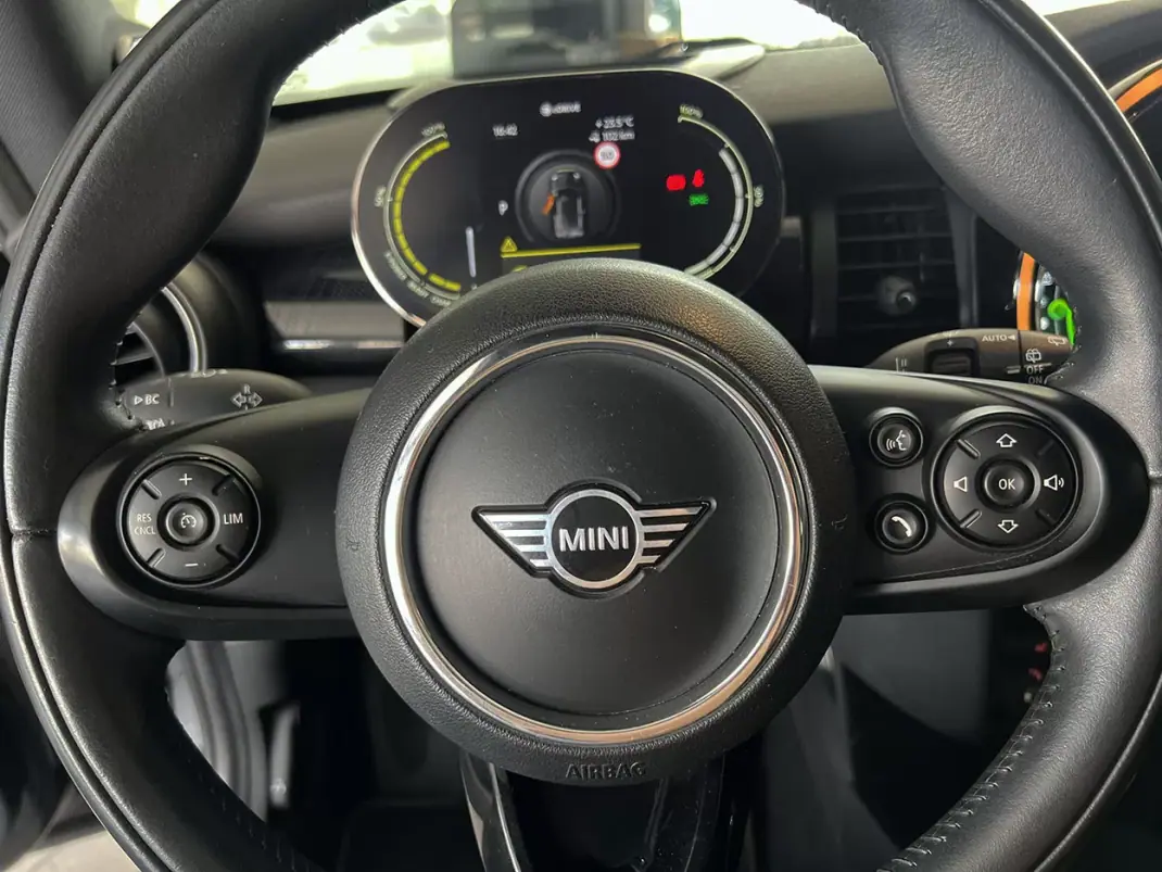 MINI Electric 2020 - 18800 EUR, 54497 km - AUTO.MOTO.pt - 54497km - foto 21 de 25