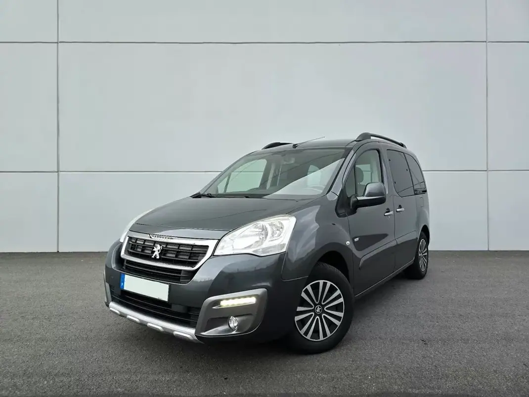 Peugeot Partner 2017 - 12490 EUR, 129000 km - AUTO.MOTO.pt - 129000km - foto 1 de 27