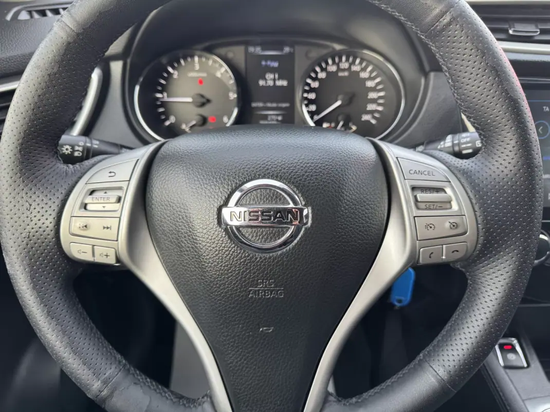 Nissan Qashqai 2015 - 11500 EUR, 258000 km - AUTO.MOTO.pt - 258000km - foto 27 de 36