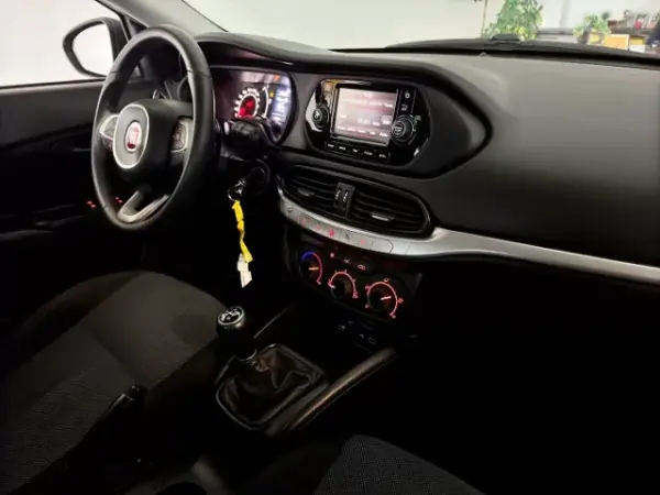 Fiat Tipo 2019 - 11900 EUR, 96003 km - AUTO.MOTO.pt - 96003km - foto 10 de 12