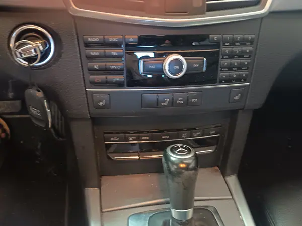 Mercedes-Benz E 200 2011 - 11000 EUR, 333000 km - 333000km - foto 8 de 14