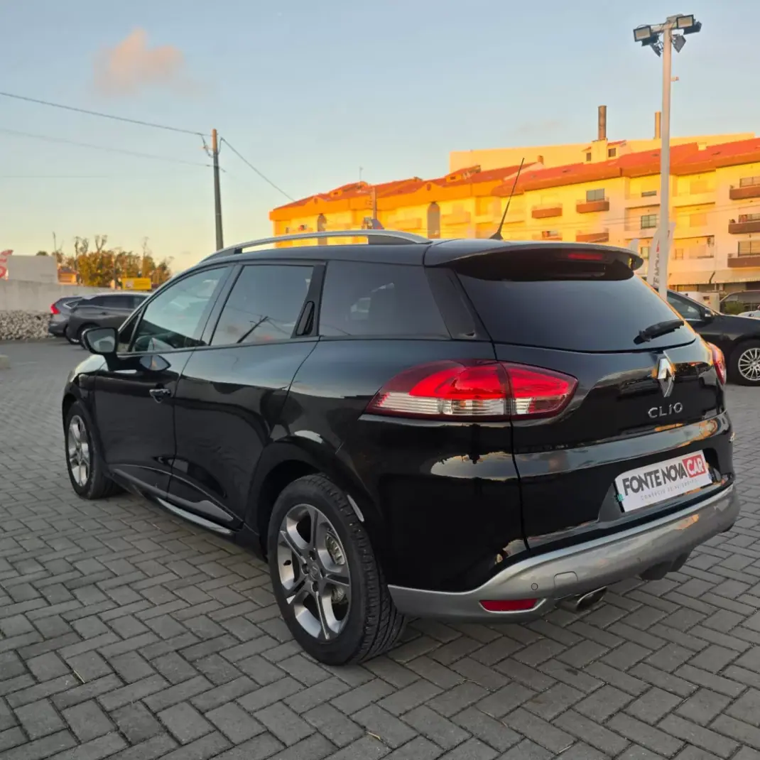 Renault Clio Sport Tourer 2018 - 11950 EUR, 108830 km - 108830km - foto 6 de 21