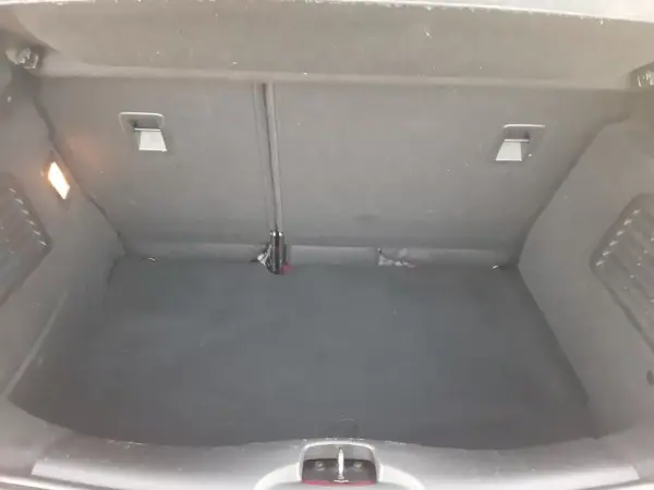 Citroën DS3 2010 - 8900 EUR, 175200 km - AUTO.MOTO.pt - 175200km - foto 30 de 47