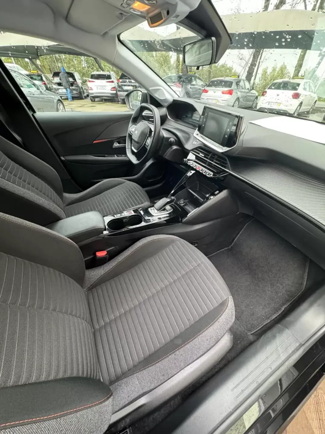 Peugeot e-208 2020 - 15000 EUR, 99692 km - AUTO.MOTO.pt - 99692km - foto 11 de 20