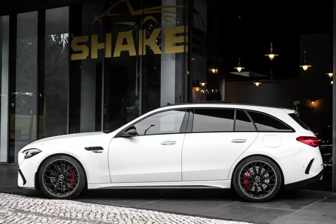 Mercedes-Benz C 63 AMG 2024 - 99450 EUR, 46345 km - AUTO.MOTO.pt - 46345km - foto 2 de 50
