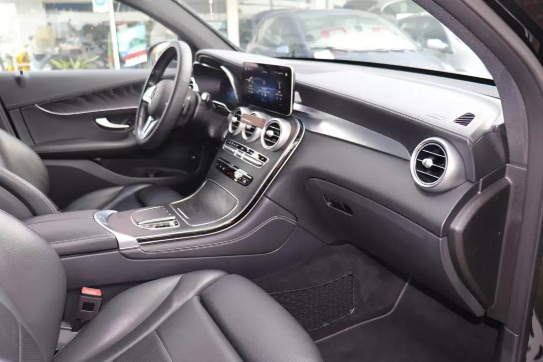 Mercedes-Benz 200 2020 - 54990 EUR, 120000 km - AUTO.MOTO.pt - 120000km - foto 10 de 20