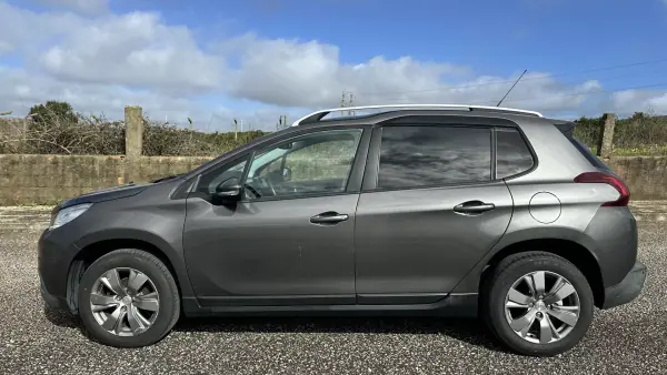 Peugeot 2008 2016 - 12900 EUR, 122000 km - AUTO.MOTO.pt - 122000km - foto 4 de 12