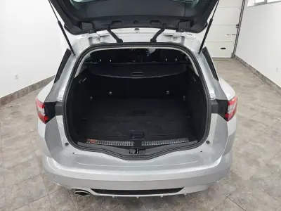 Renault Mégane Sport Tourer 2019 - 11950 EUR, 286730 km - AUTO.MOTO.pt - 286730km - foto 25 de 52