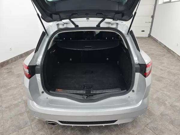Renault Mégane Sport Tourer 2019 - 11950 EUR, 286730 km - AUTO.MOTO.pt - 286730km - foto 25 de 52