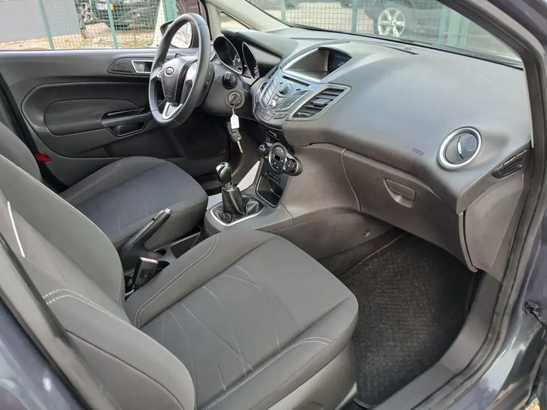 Ford Fiesta 2013 - 8150 EUR, 106782 km - AUTO.MOTO.pt - 106782km - foto 24 de 26