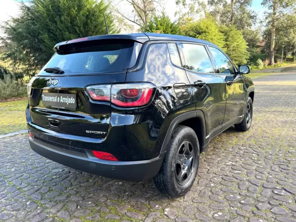 Jeep Compass 2018 - 16900 EUR, 131000 km - AUTO.MOTO.pt - 131000km - foto 17 de 21