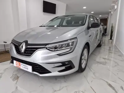 Renault Mégane Sport Tourer 2024 - 23500 EUR, 40782 km - AUTO.MOTO.pt - 40782km - foto 2 de 21