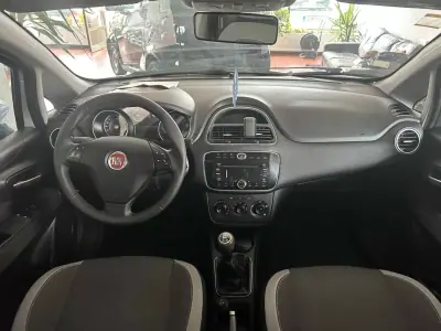Fiat Punto 2012 - 7990 EUR, 201200 km - AUTO.MOTO.pt - 201200km - foto 5 de 12
