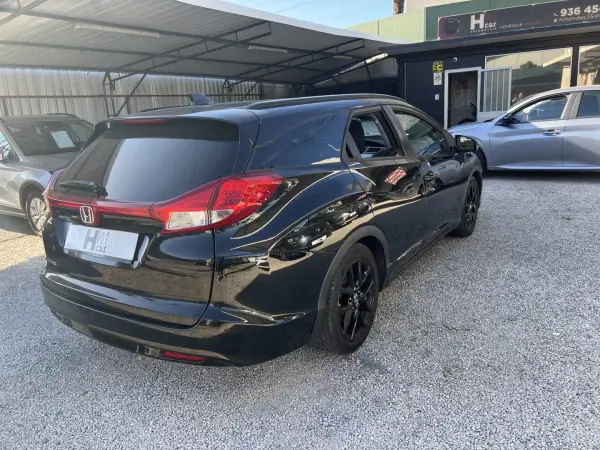 Honda Civic Tourer 2017 - 15900 EUR, 115000 km - AUTO.MOTO.pt - 115000km - foto 7 de 18