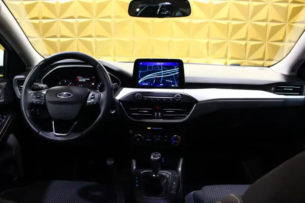 Ford Focus SW 2019 - 13900 EUR, 160000 km - AUTO.MOTO.pt - 160000km - foto 18 de 32