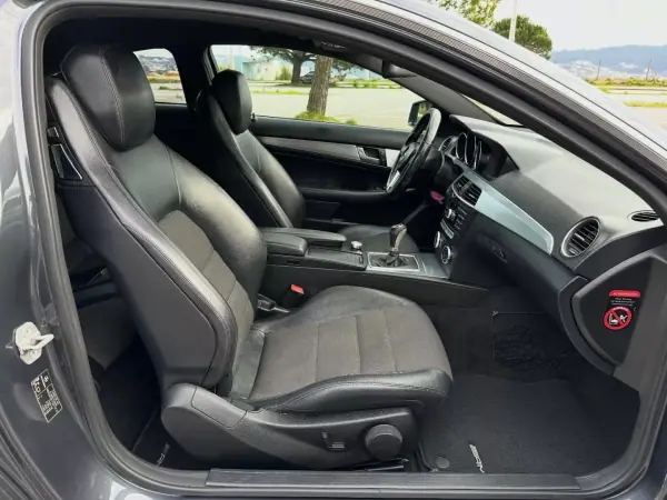Mercedes-Benz C 180 2012 - 14950 EUR, 285000 km - AUTO.MOTO.pt - 285000km - foto 15 de 20