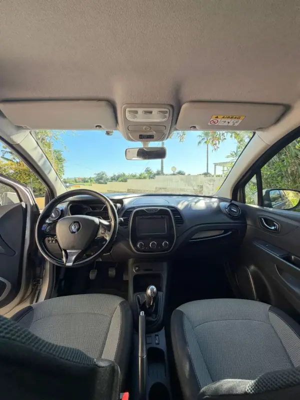 Renault Captur 2015 - 11900 EUR, 189748 km - AUTO.MOTO.pt - 189748km - foto 5 de 7