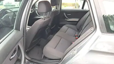 BMW 320 2010 - 12890 EUR, 157813 km - AUTO.MOTO.pt - 157813km - foto 28 de 41