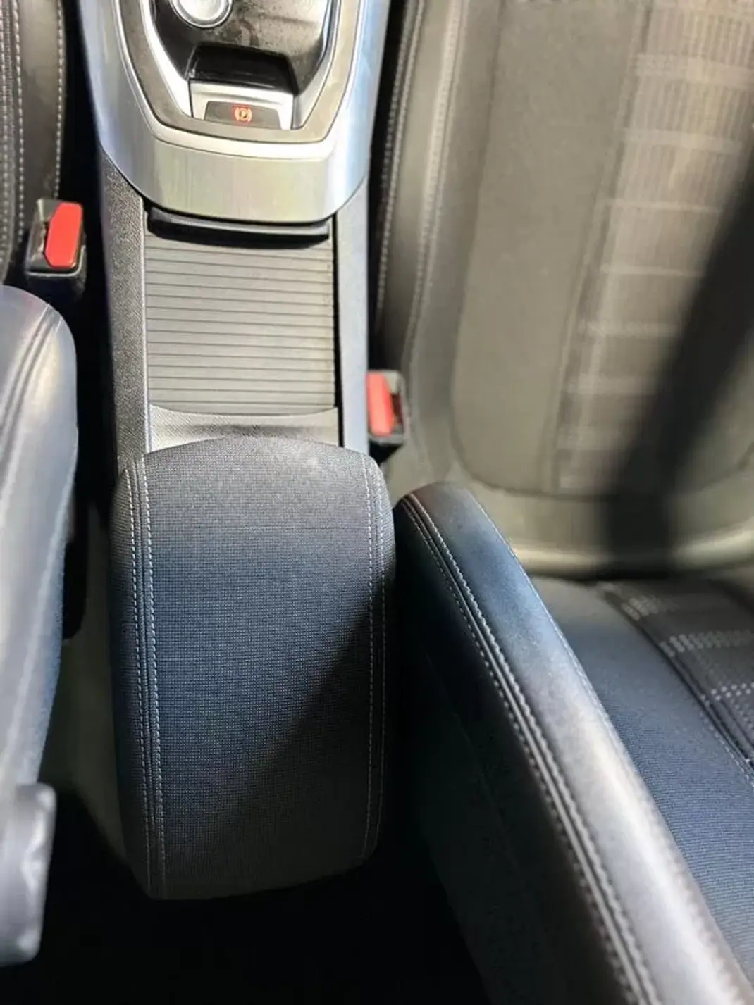 Peugeot 308 SW 2018 - 11500 EUR, 155853 km - AUTO.MOTO.pt - 155853km - foto 19 de 38