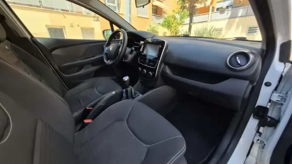 Renault Clio 2017 - 9780 EUR, 128000 km - AUTO.MOTO.pt - 128000km - foto 2 de 12