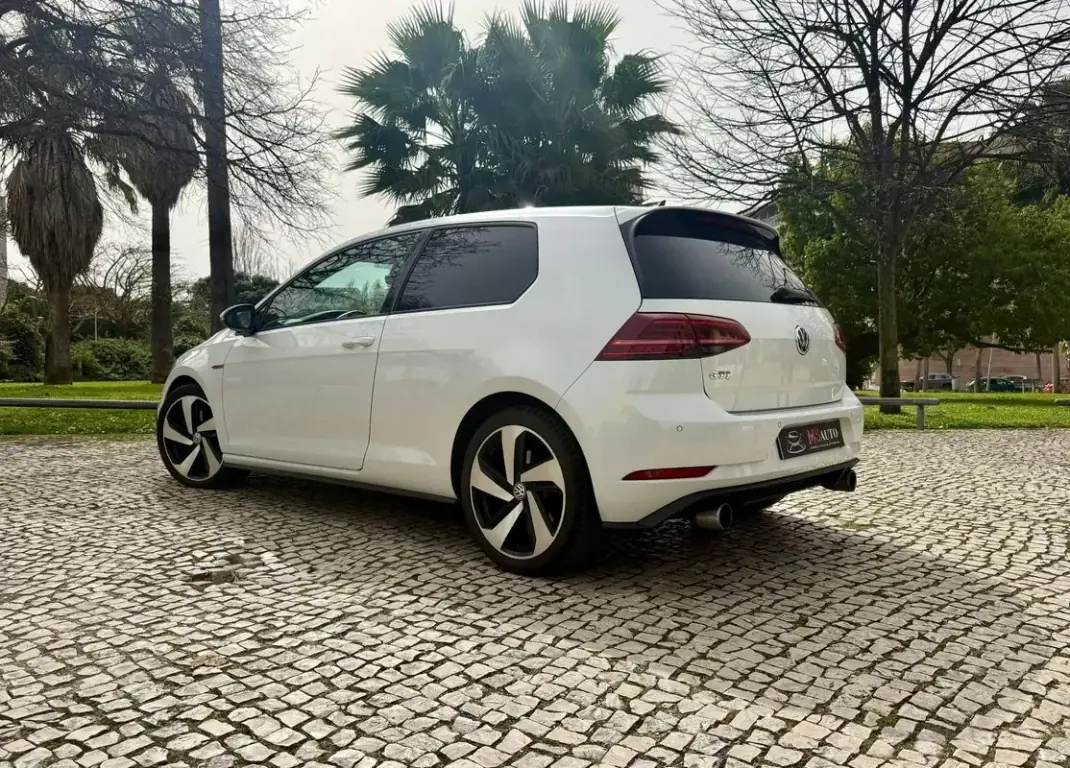 Volkswagen Golf 2017 - 23990 EUR, 87650 km - AUTO.MOTO.pt - 87650km - foto 16 de 38