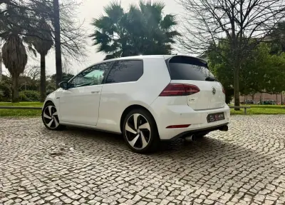 Volkswagen Golf 2017 - 23990 EUR, 87650 km - AUTO.MOTO.pt - 87650km - foto 16 de 38