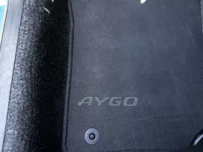 Toyota Aygo 2013 - 6490 EUR, 72000 km - AUTO.MOTO.pt - 72000km - foto 17 de 28