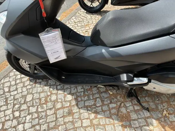 Honda PCX 125 2016 - 2350 EUR, 9998 km - AUTO.MOTO.pt - 9998km - foto 11 de 14