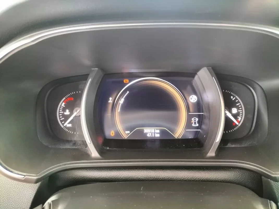 Renault Mégane Sport Tourer 2019 - 17950 EUR, 80000 km - AUTO.MOTO.pt - 80000km - foto 13 de 13