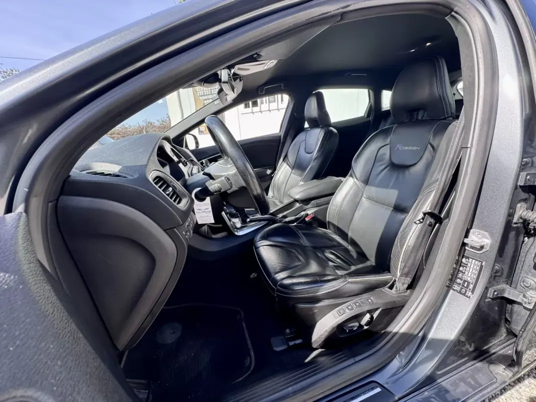 Volvo V40 2014 - 12500 EUR, 191000 km - AUTO.MOTO.pt - 191000km - foto 3 de 25