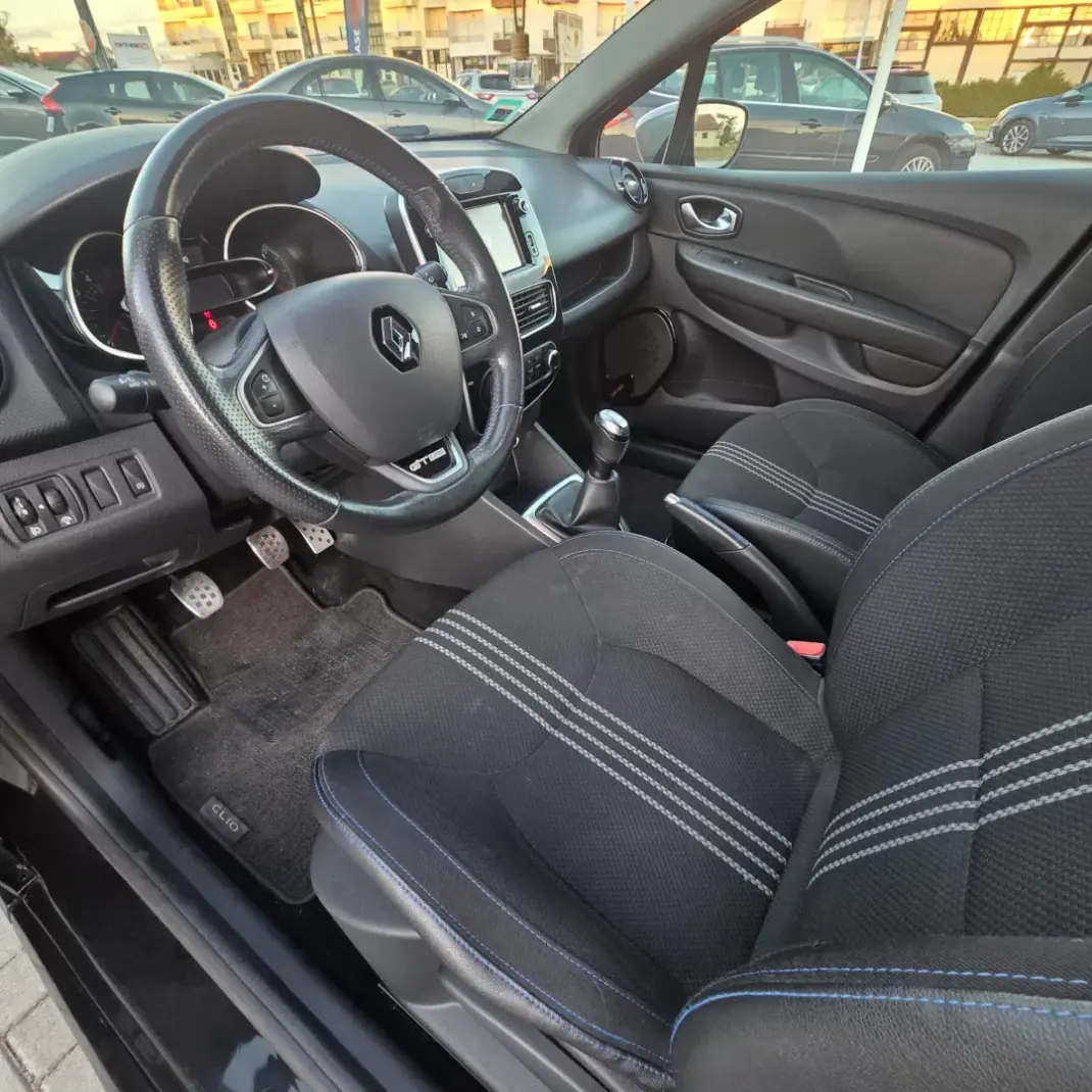 Renault Clio Sport Tourer 2018 - 11950 EUR, 108830 km - 108830km - foto 12 de 21