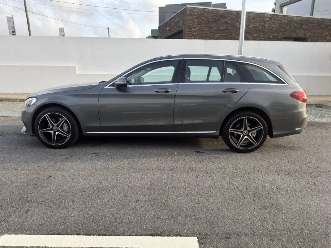Mercedes-Benz C 250 2018 - 24500 EUR, 173000 km - AUTO.MOTO.pt - 173000km - foto 5 de 21