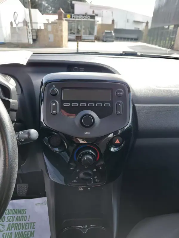 Citroën C1 2019 - 12950 EUR, 59000 km - AUTO.MOTO.pt - 59000km - foto 5 de 11