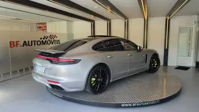 Porsche Panamera 2023 - 97500 EUR, 25369 km - AUTO.MOTO.pt - 25369km - foto 17 de 53