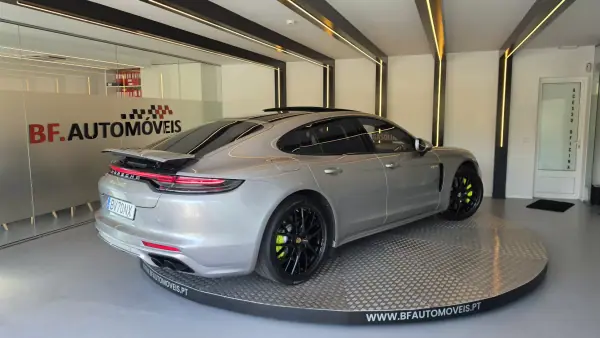 Porsche Panamera 2023 - 97500 EUR, 25369 km - AUTO.MOTO.pt - 25369km - foto 17 de 53
