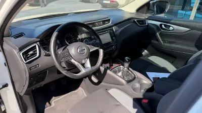 Nissan Qashqai 2018 - 17750 EUR, 140677 km - 140677km - foto 6 de 10
