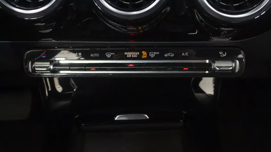 Mercedes-Benz CLA 180 2022 - 23900 EUR, 105000 km - 105000km - foto 32 de 33