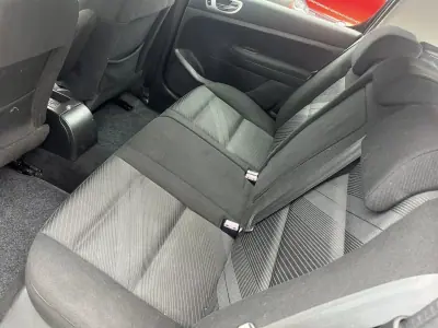 Peugeot 307 2006 - 3750 EUR, 278000 km - AUTO.MOTO.pt - 278000km - foto 8 de 9